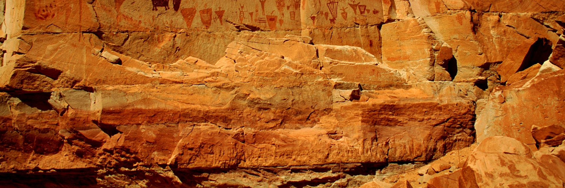 Utah, Pictographs, Horseshoe Shelter Detail, Horsehoe Canyon, Canyon lands National Park. (Photo by: Universal Images Group via Getty Images)