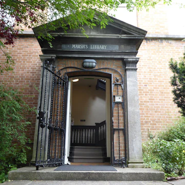 The entrance door to Marsh's Library