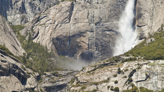 Upper and Lower Yosemite Falls, Yosemite Valley, Yosemite National Park, UNESCO World Heritage Site, Sierra Nevada, California, United States of America, North America
