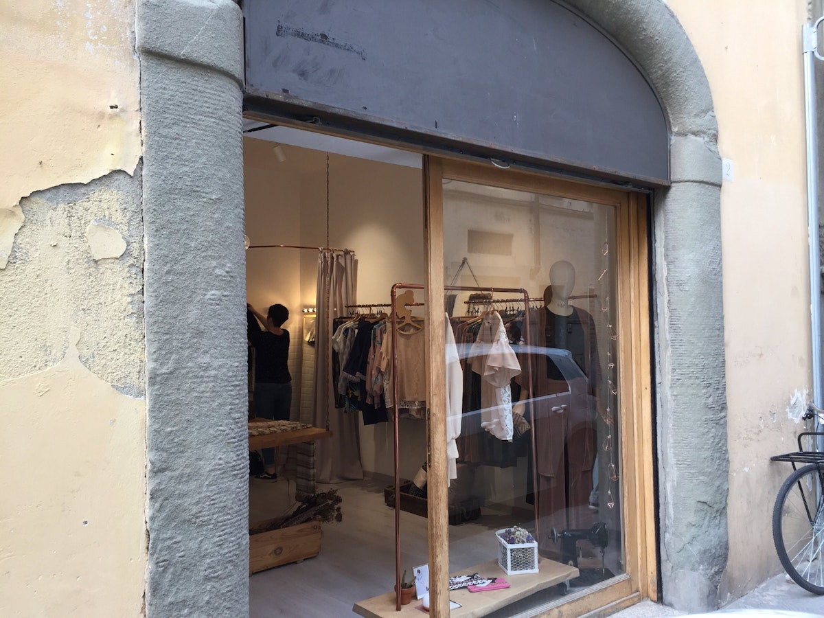Hello Wonderful shopfront in Oltarano