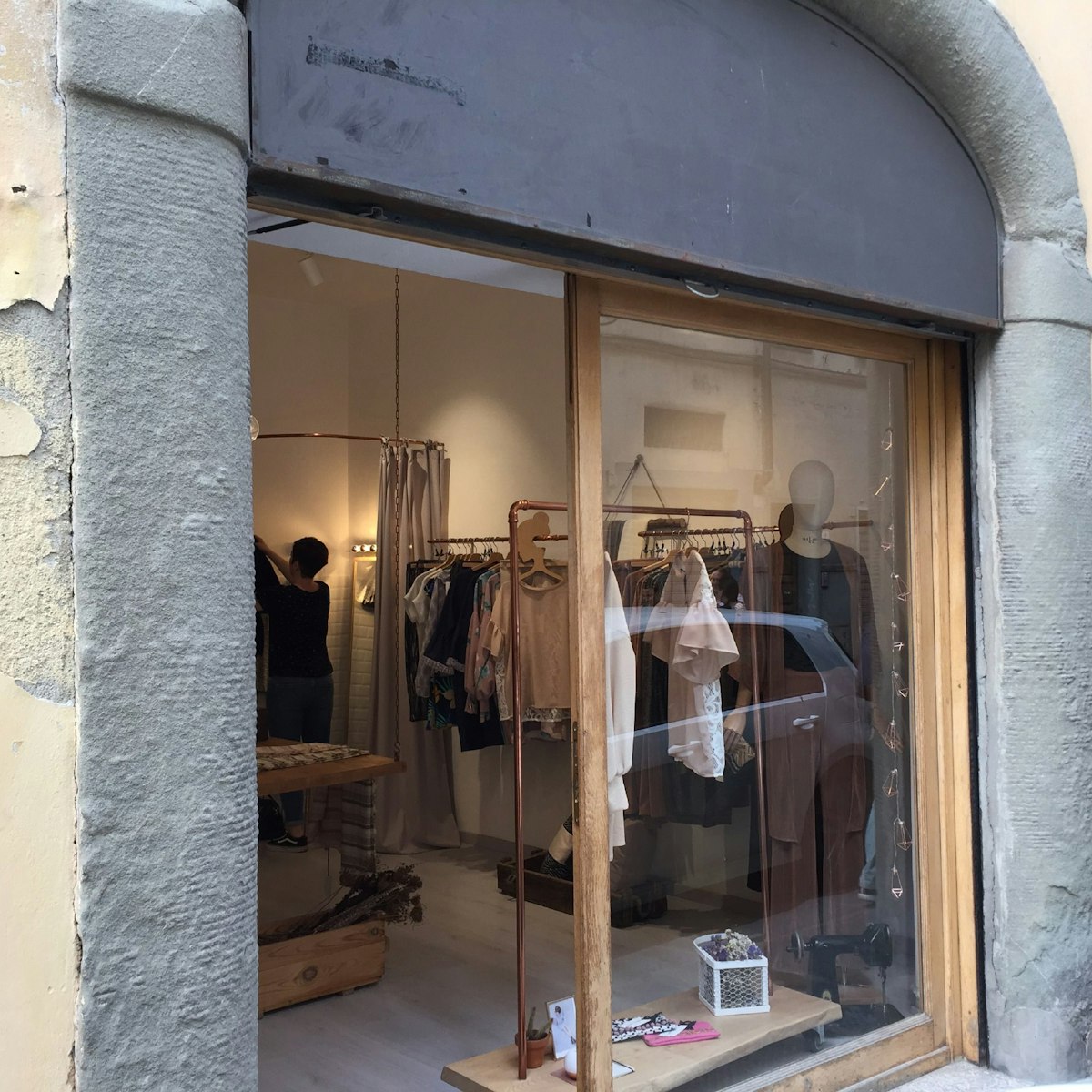 Hello Wonderful shopfront in Oltarano