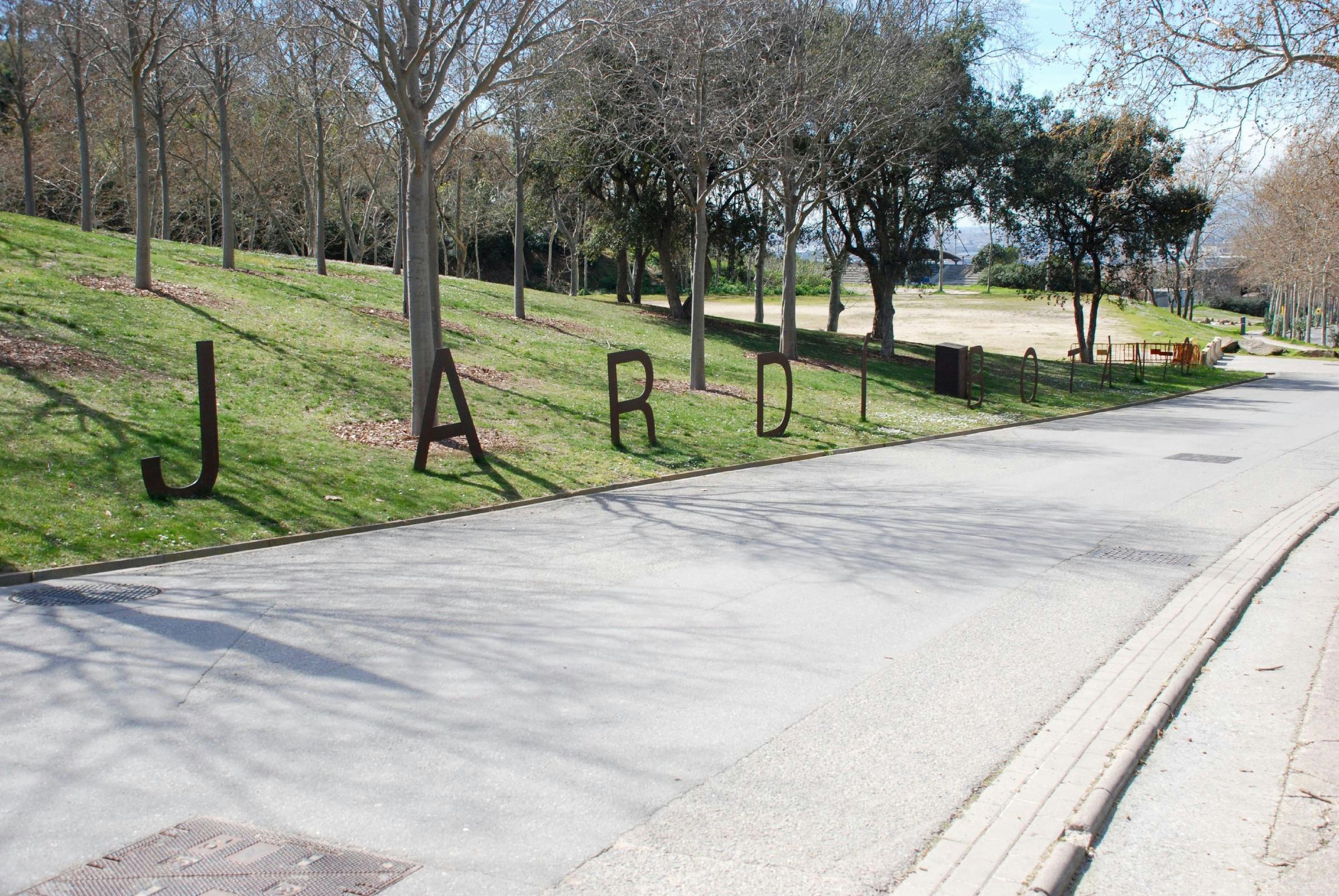 Outside the Jardí Botànic