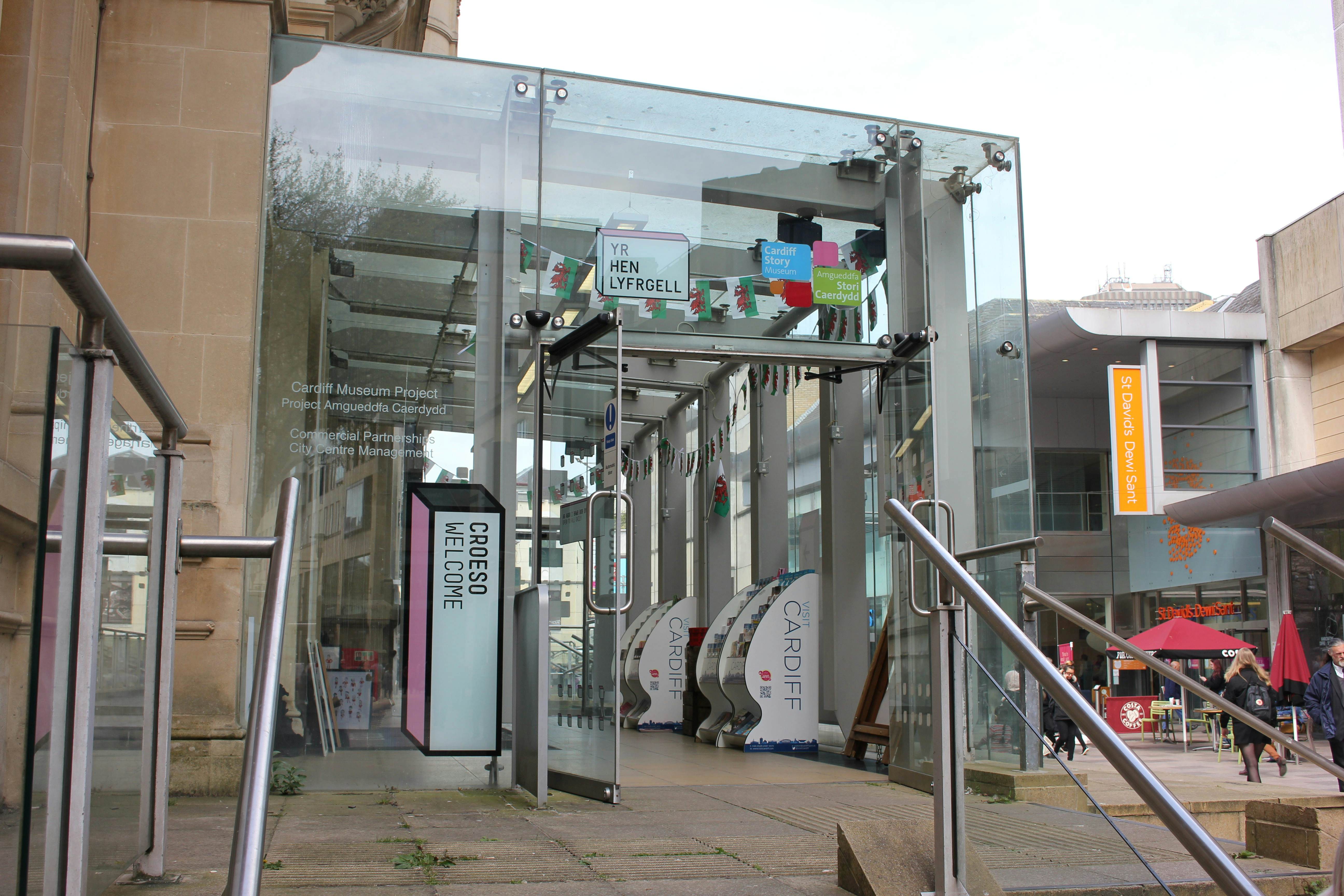 Outside Yr Hen Lyfrgell