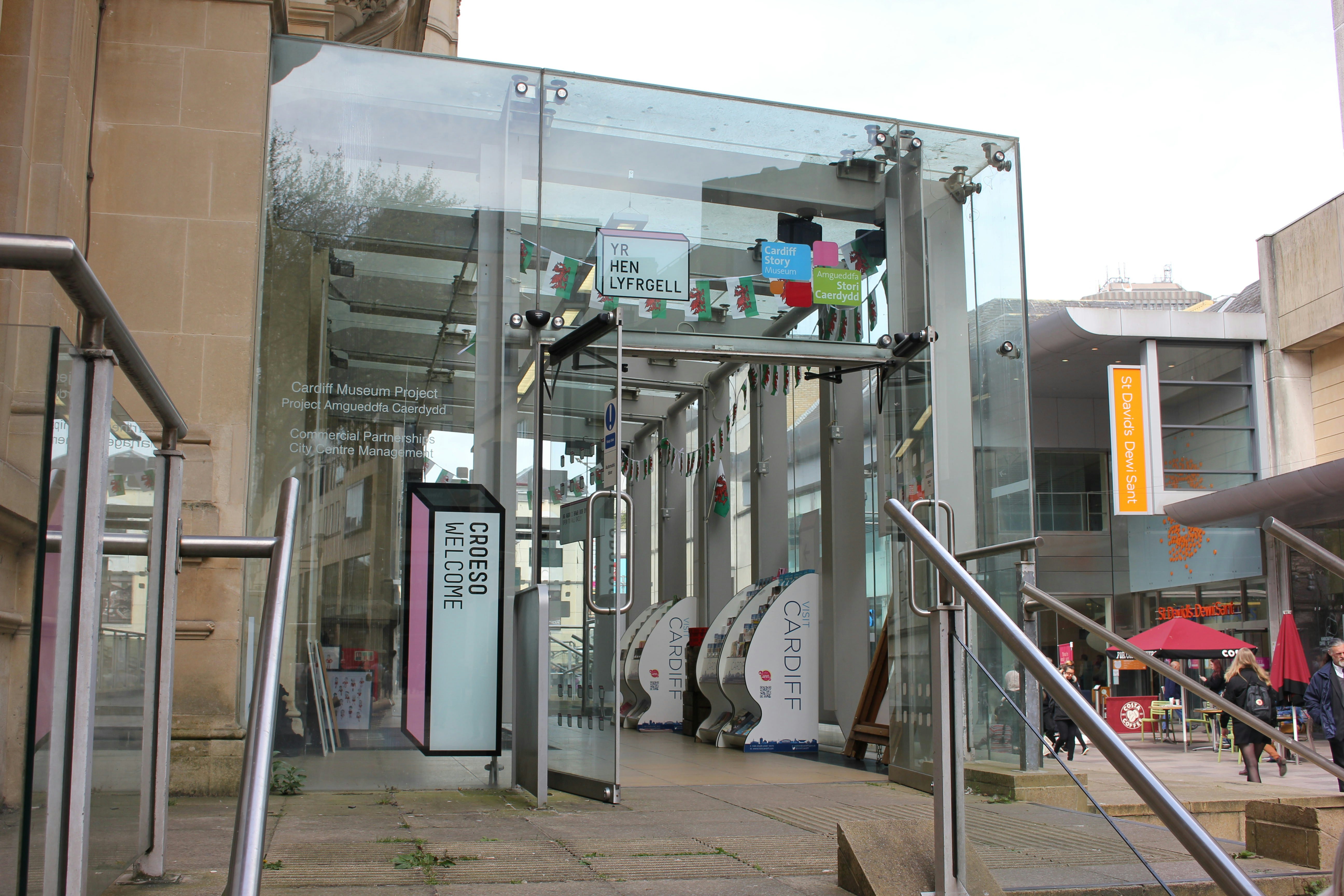 Outside Yr Hen Lyfrgell