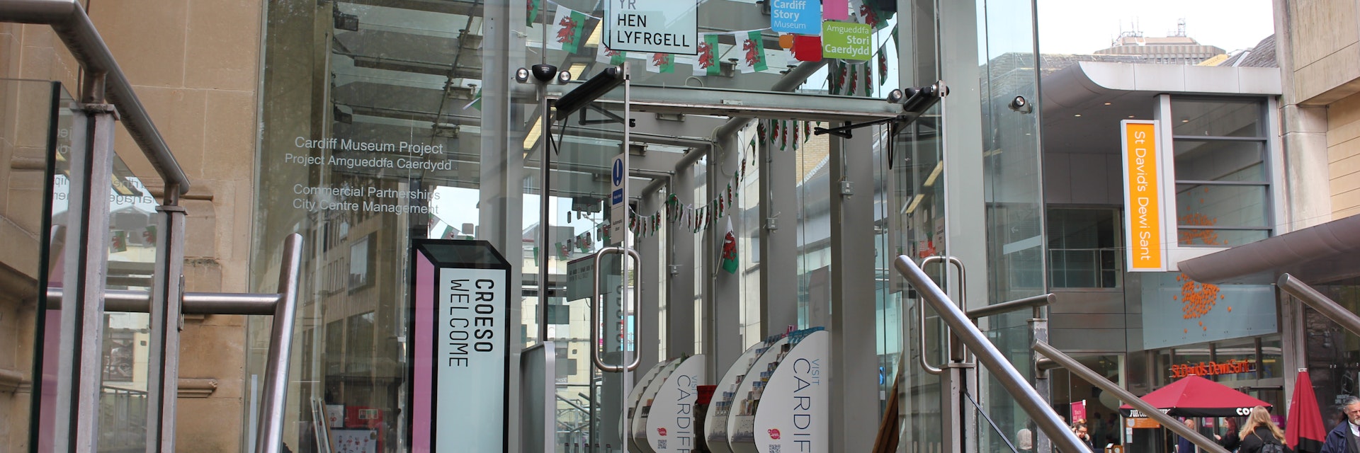 Outside Yr Hen Lyfrgell