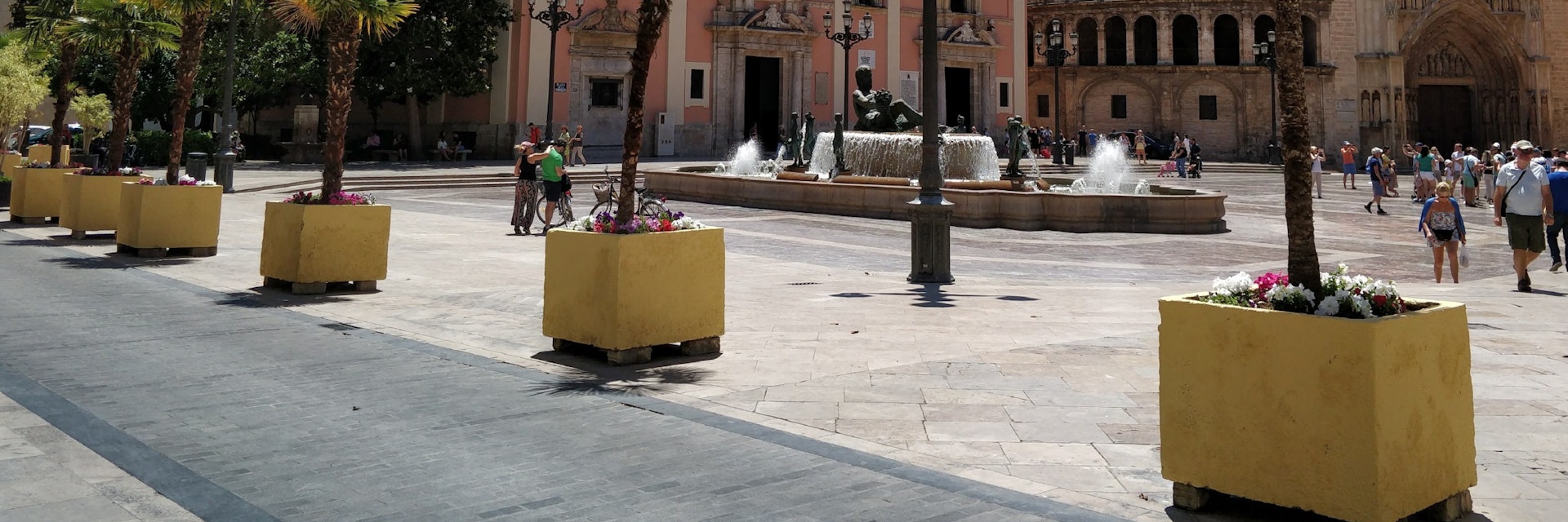 Plaza de la Virgen wide shot.