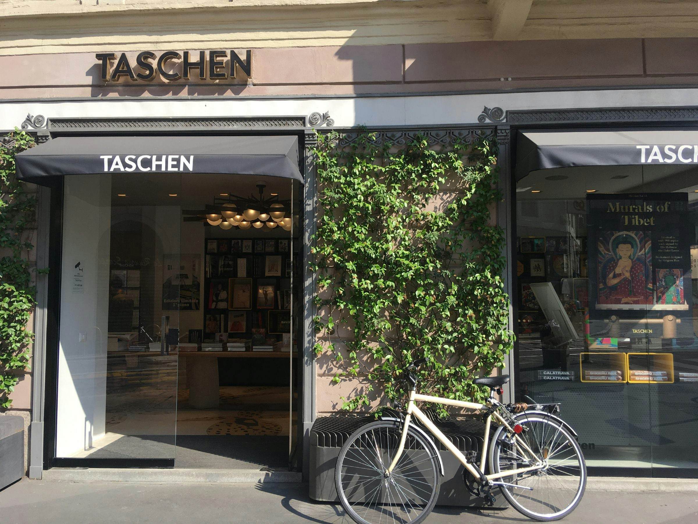 Taschen shop front