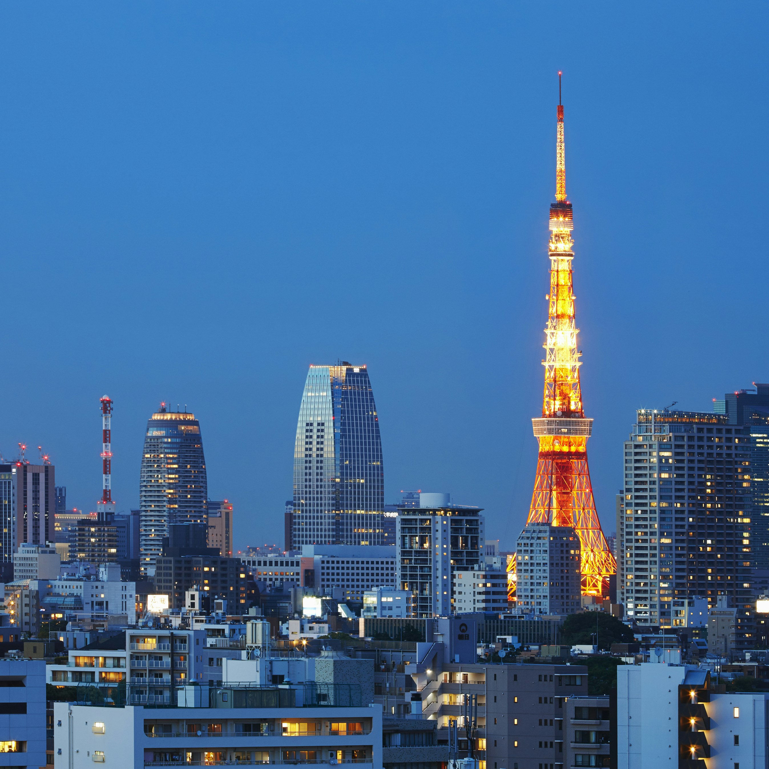 Tokyo Tower and skyline at dusk, Tokyo, Japan