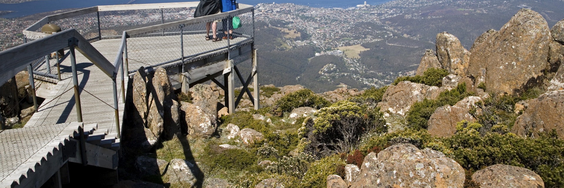 Australia, Tasmania, Hobart. Tourists take in the spectaular view of Hobart from the top of Mount Wellington at 1271m.