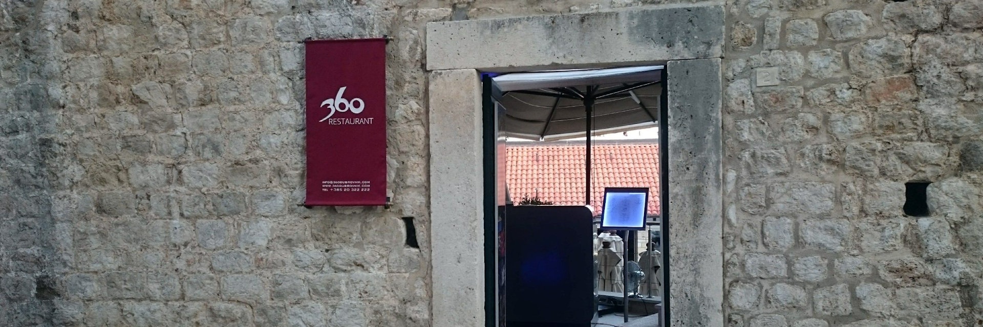 The main entrance to the restaurant 360° from Sv. Dominika street