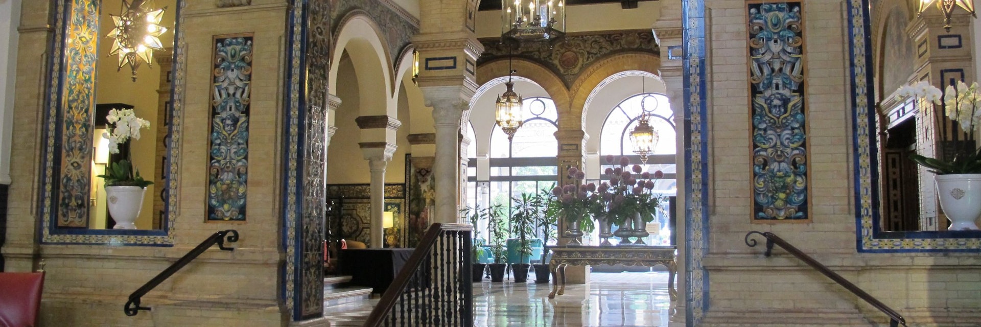 Hotel Alfonso XIII lobby with marble steps and ceramic tiles