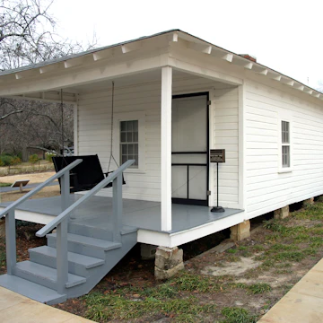Birthplace of Elvis Presley 1935; Shutterstock ID 2670684; Your name (First / Last): Lauren Keith; GL account no.: 65050; Netsuite department name: Content Asset; Full Product or Project name including edition: Guides Project Eastern USA