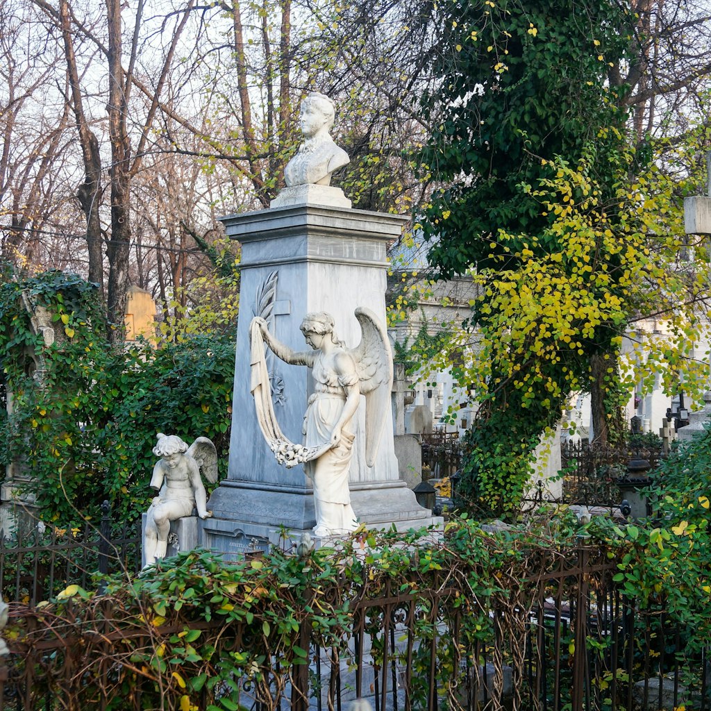 Bellu Cemetery