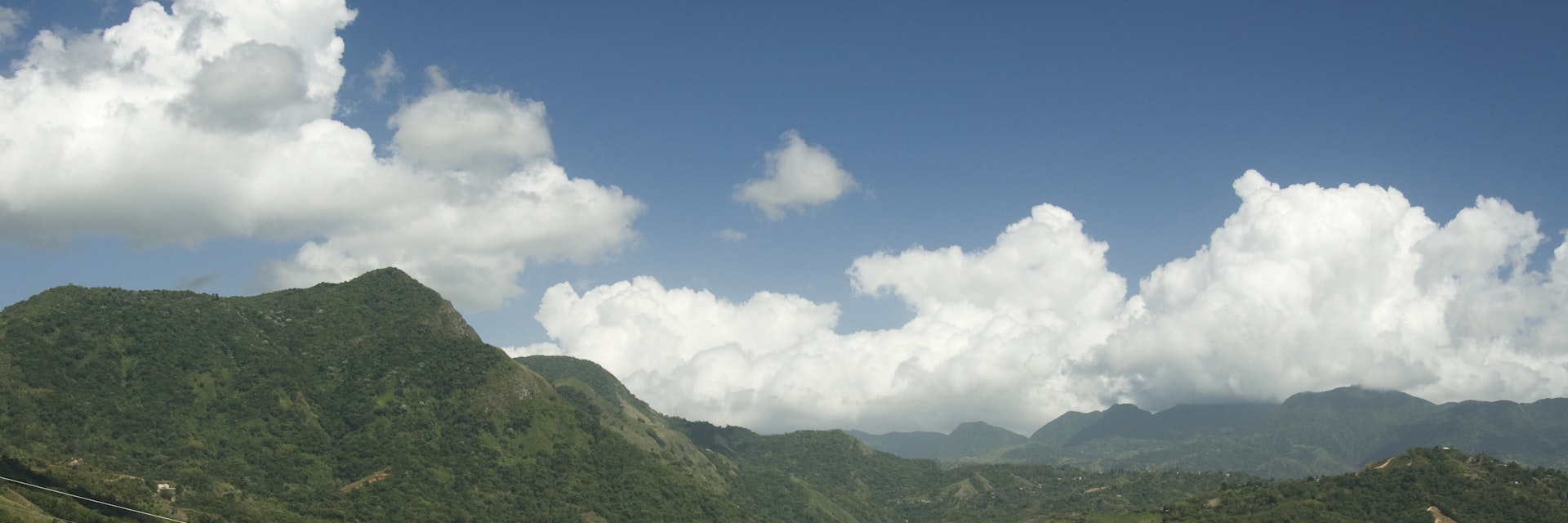 PUERTO RICO , Cordillera - view over Lago Caonillas from near Casa Grande