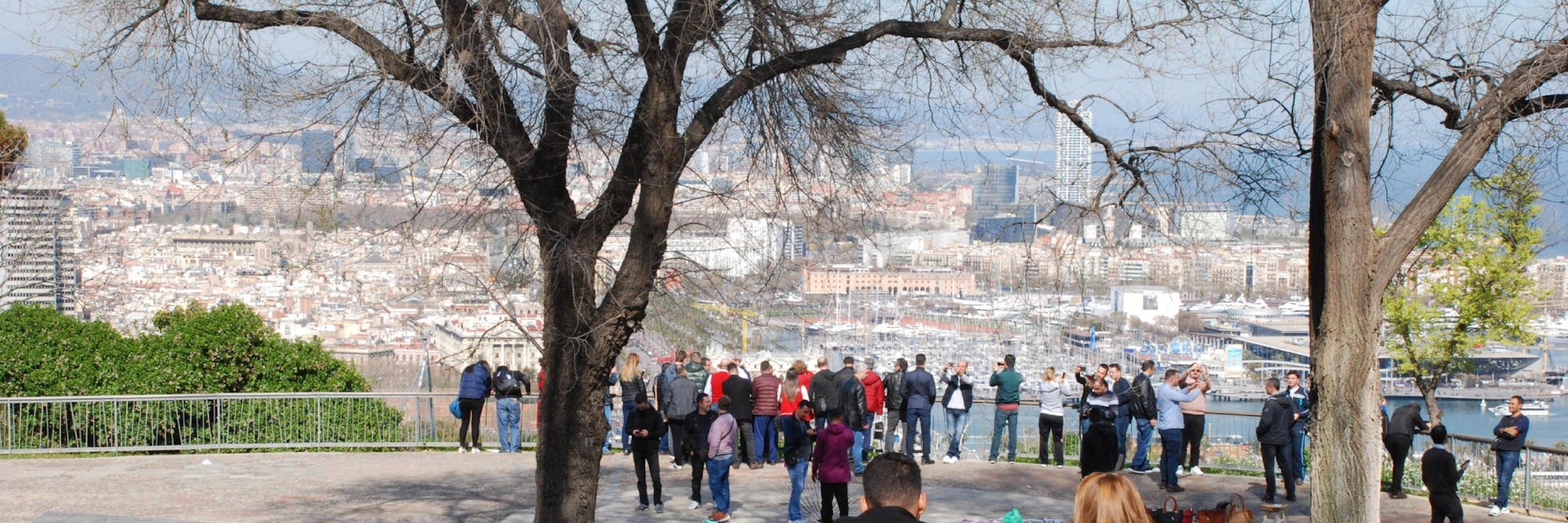 People admiring the view from the Jardins del Mirador