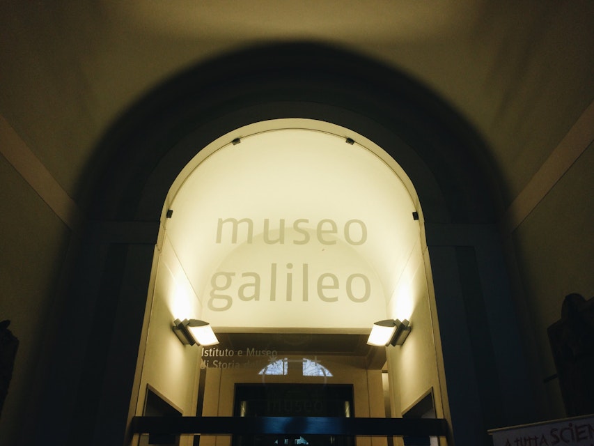 Galileo Museo, museum hallway signage