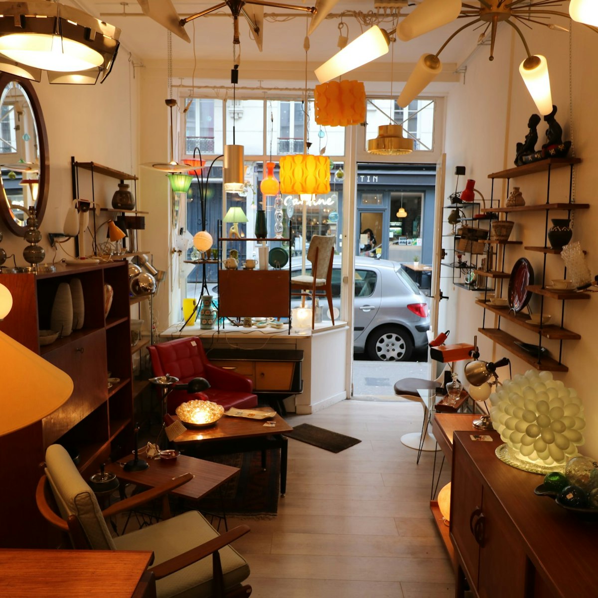 Les Chi(n)euses interior (from back of shop)