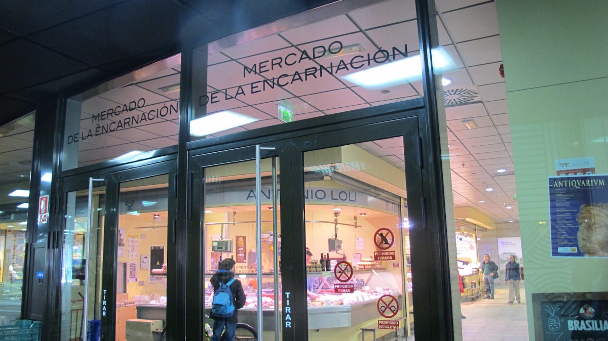 Entrance to market with name, Mercado de la Encarnacion.