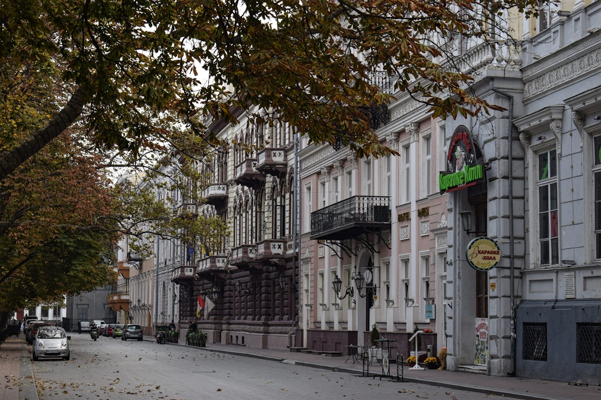 Prymorsky Boulevard, Odesa's elegant tree-lined promenade