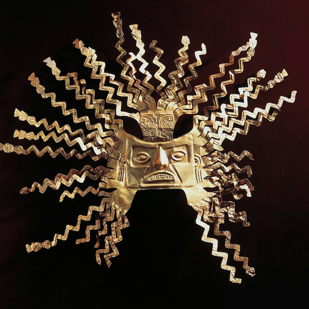 UNSPECIFIED - CIRCA 1900:  Pre-Columbian civilization, La Tolita culture - Ecuador, 5th century b.C.-5th century A.D. Golden sun mask. From La Tolita Island.  (Photo By DEA / G. DAGLI ORTI/De Agostini/Getty Images)