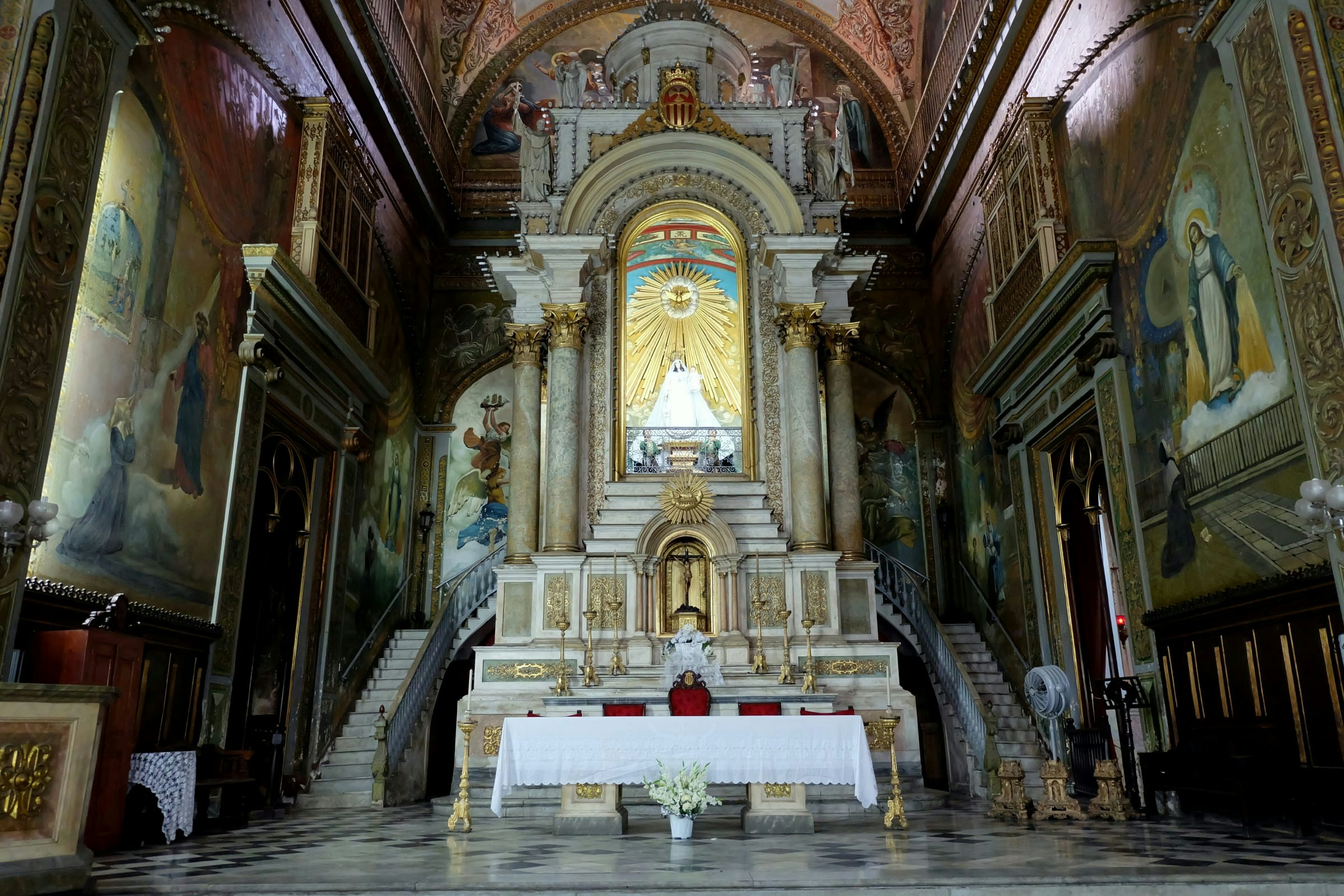 Baroque interior of the Iglesia y Convento de Nuestra Señora de la Merced.