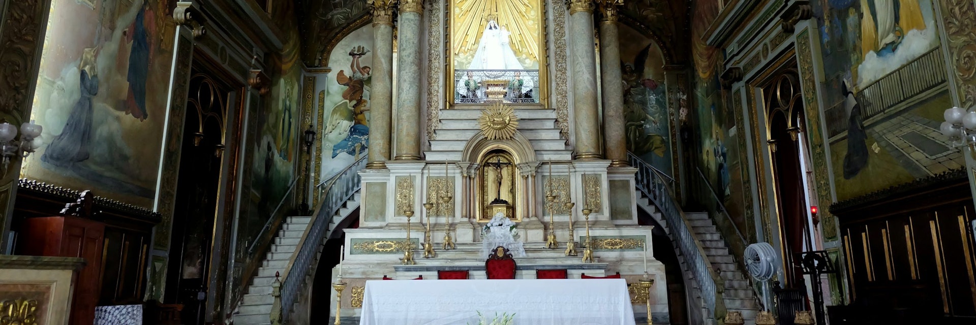 Baroque interior of the Iglesia y Convento de Nuestra Señora de la Merced.