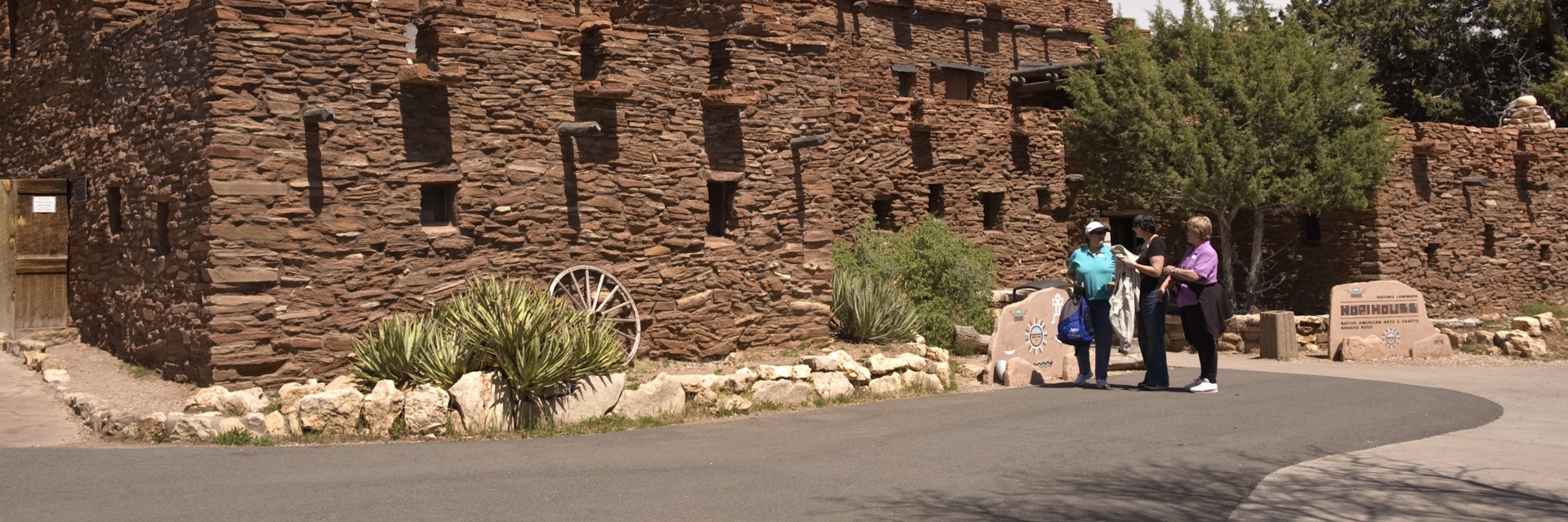 Hopi House with visitors at Grand Canyon Village.