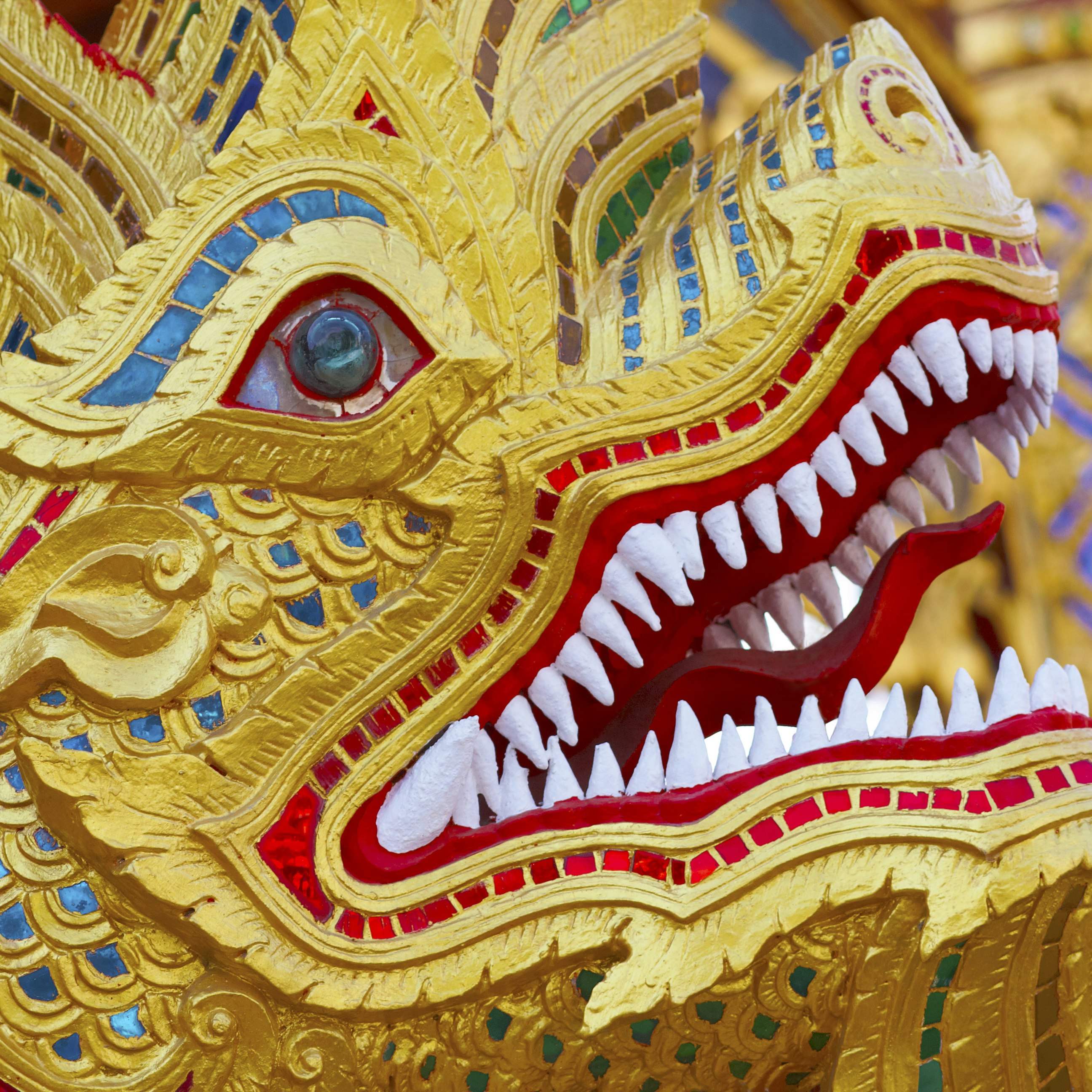 Dragon's head at Wat Phra Sing.