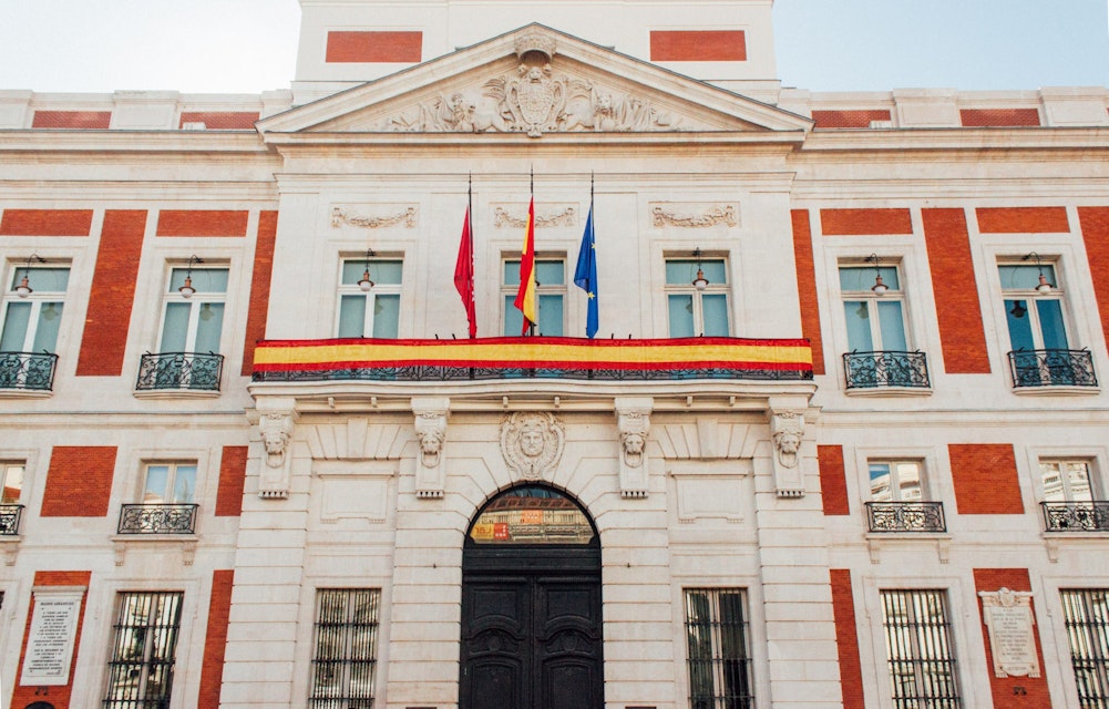 Spanish colours flying at Casa de Correos.
