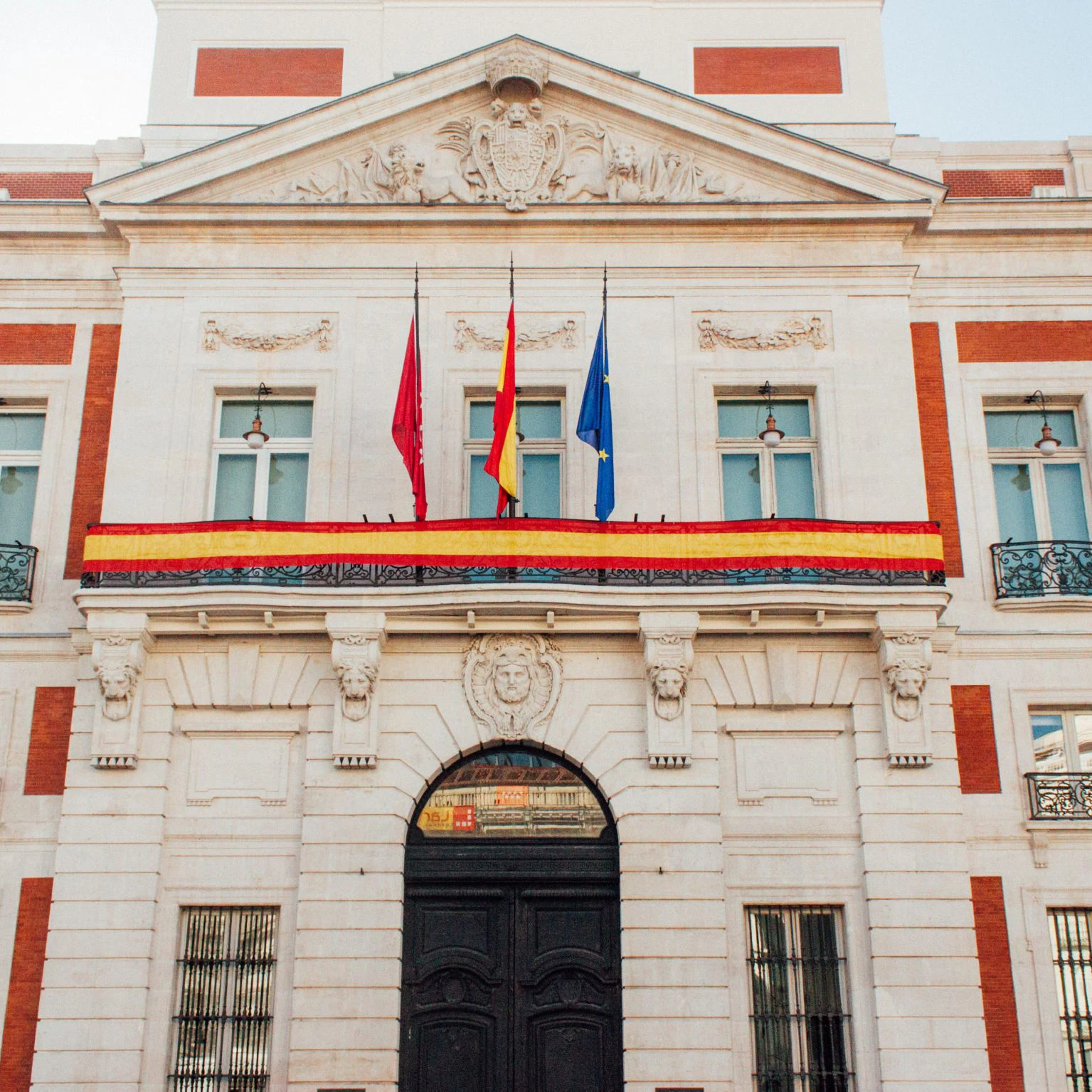 Spanish colours flying at Casa de Correos.