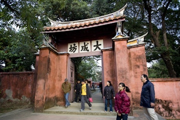 People in front of the gate of the Confucius Temple, Tainan, Republic of China, Taiwan, Asia
