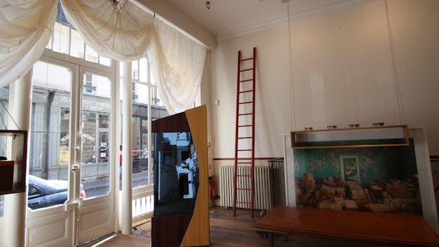 interior (window), Mayaro.
