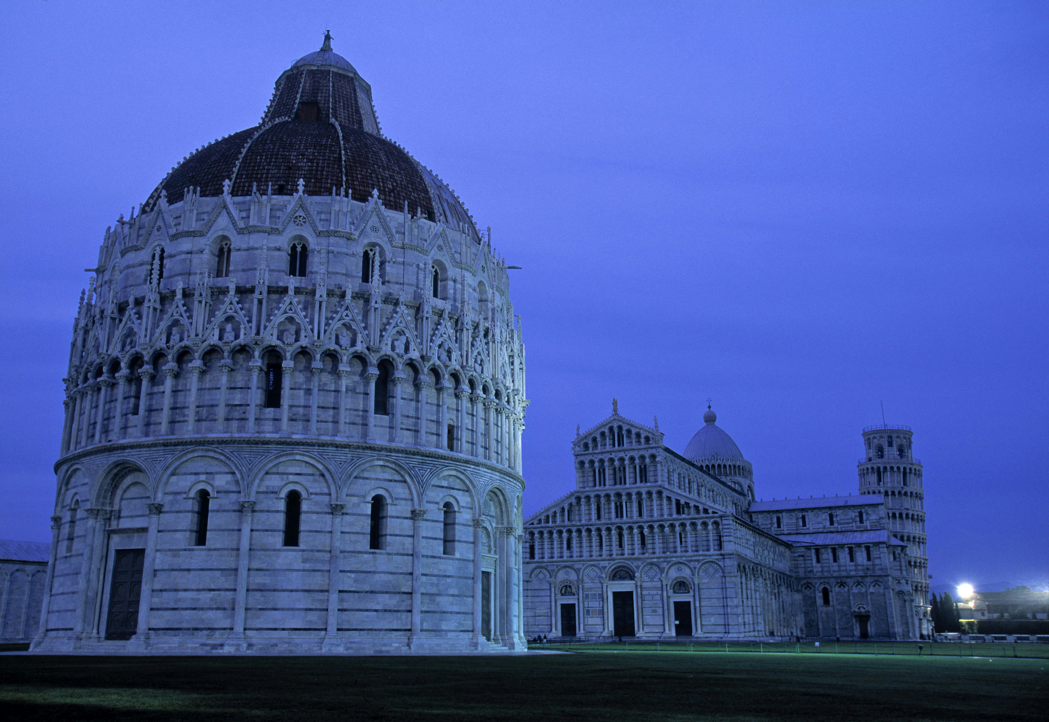 battistero duomo & leaning tower of pisa tuscany italy