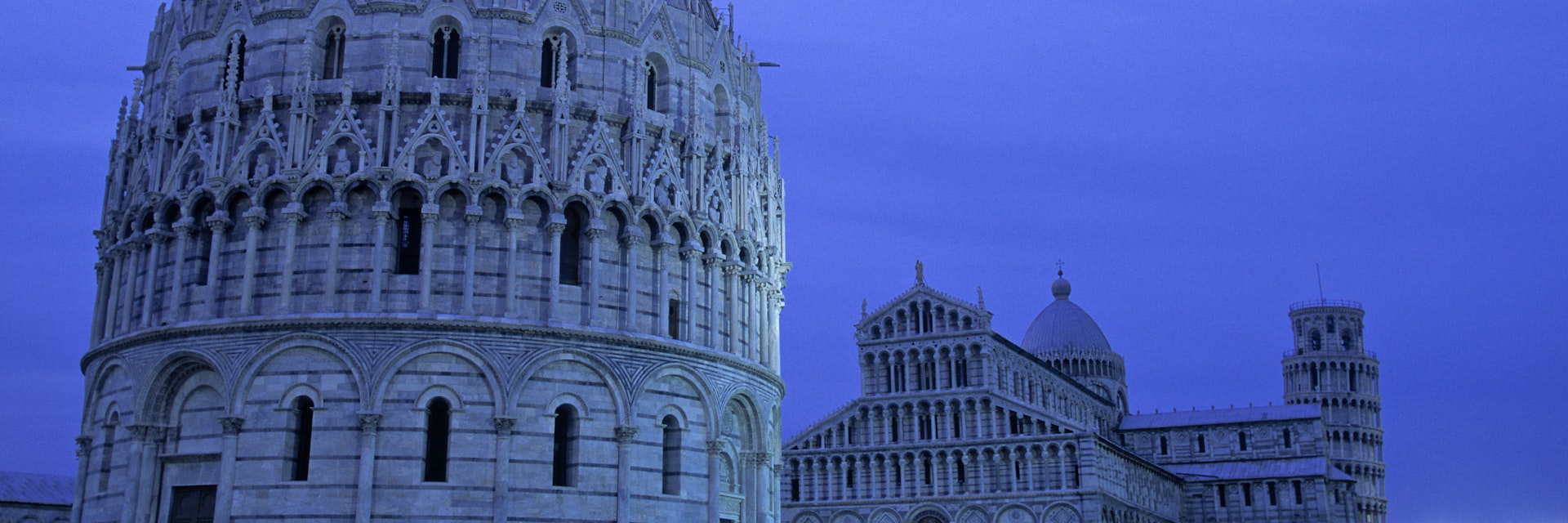 battistero duomo & leaning tower of pisa tuscany italy