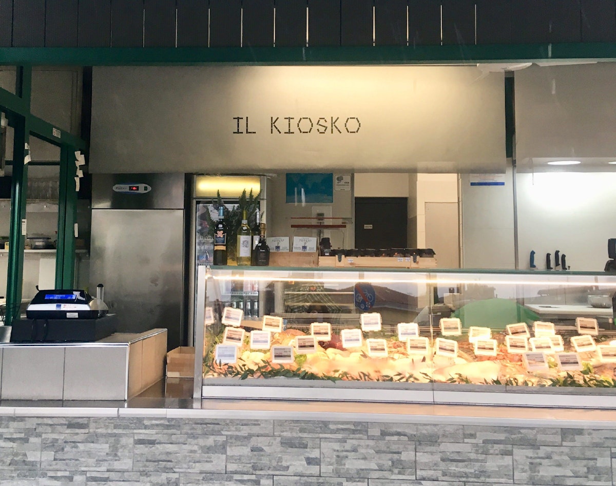 Il Kiosko cashier and display