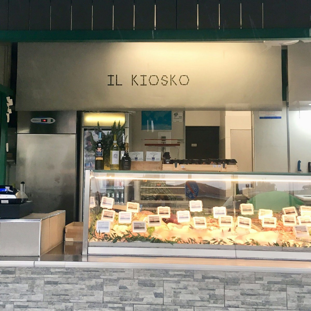 Il Kiosko cashier and display