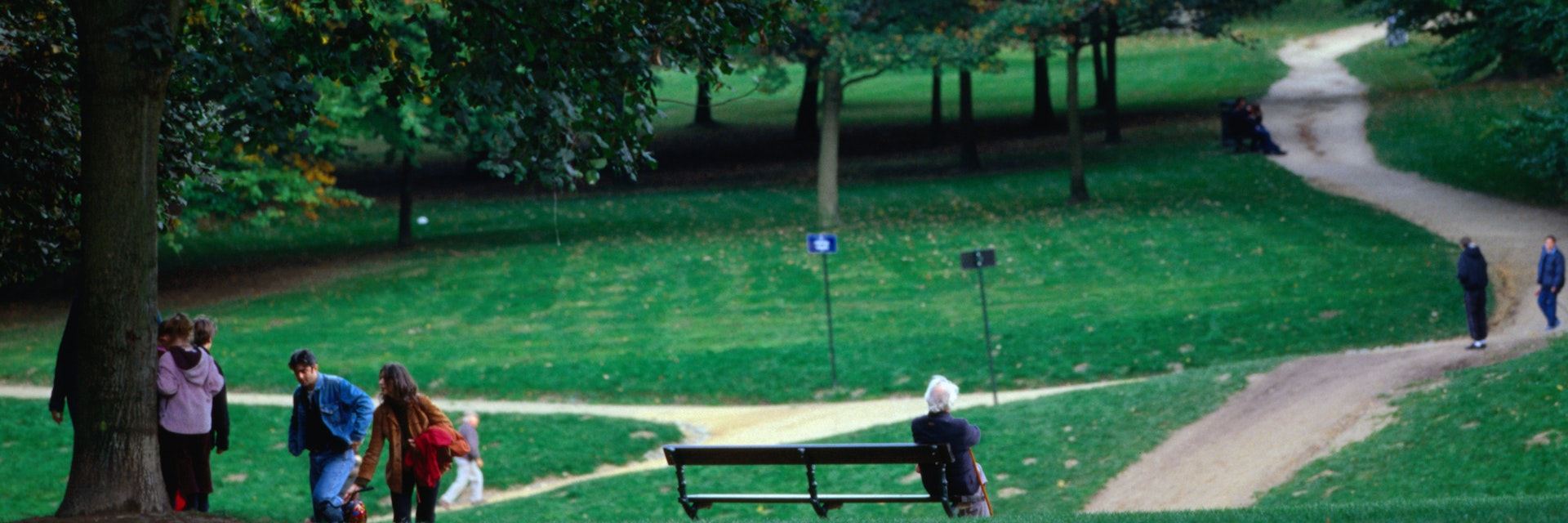 People enjoying Bois de la Cambre.
