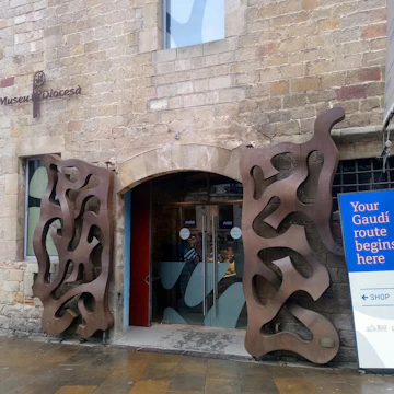 Facade of the Museu Diocesà/Gaudí Exhibition Center