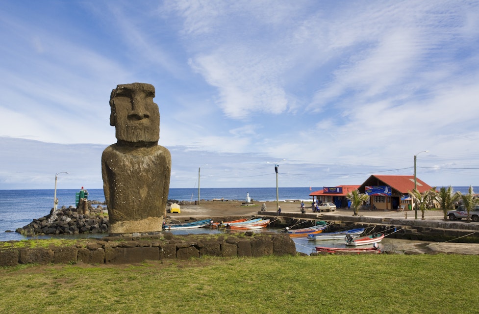 Ahu Tautira, moai statue at Caleta Hanga Roa
