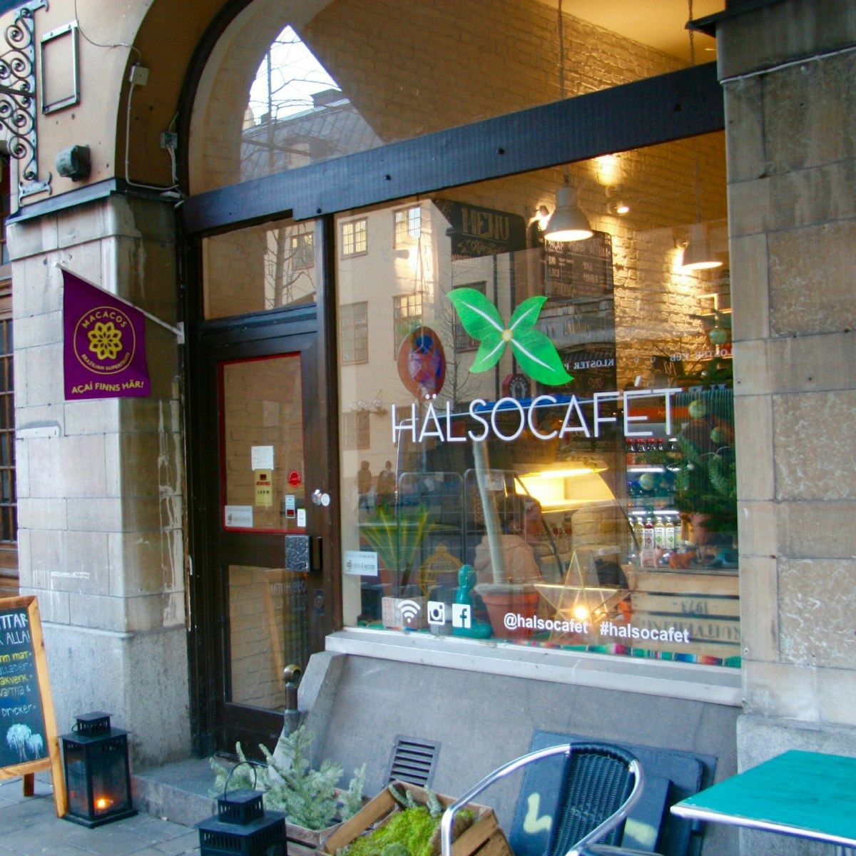 Outside view of Hälsöcafet facade