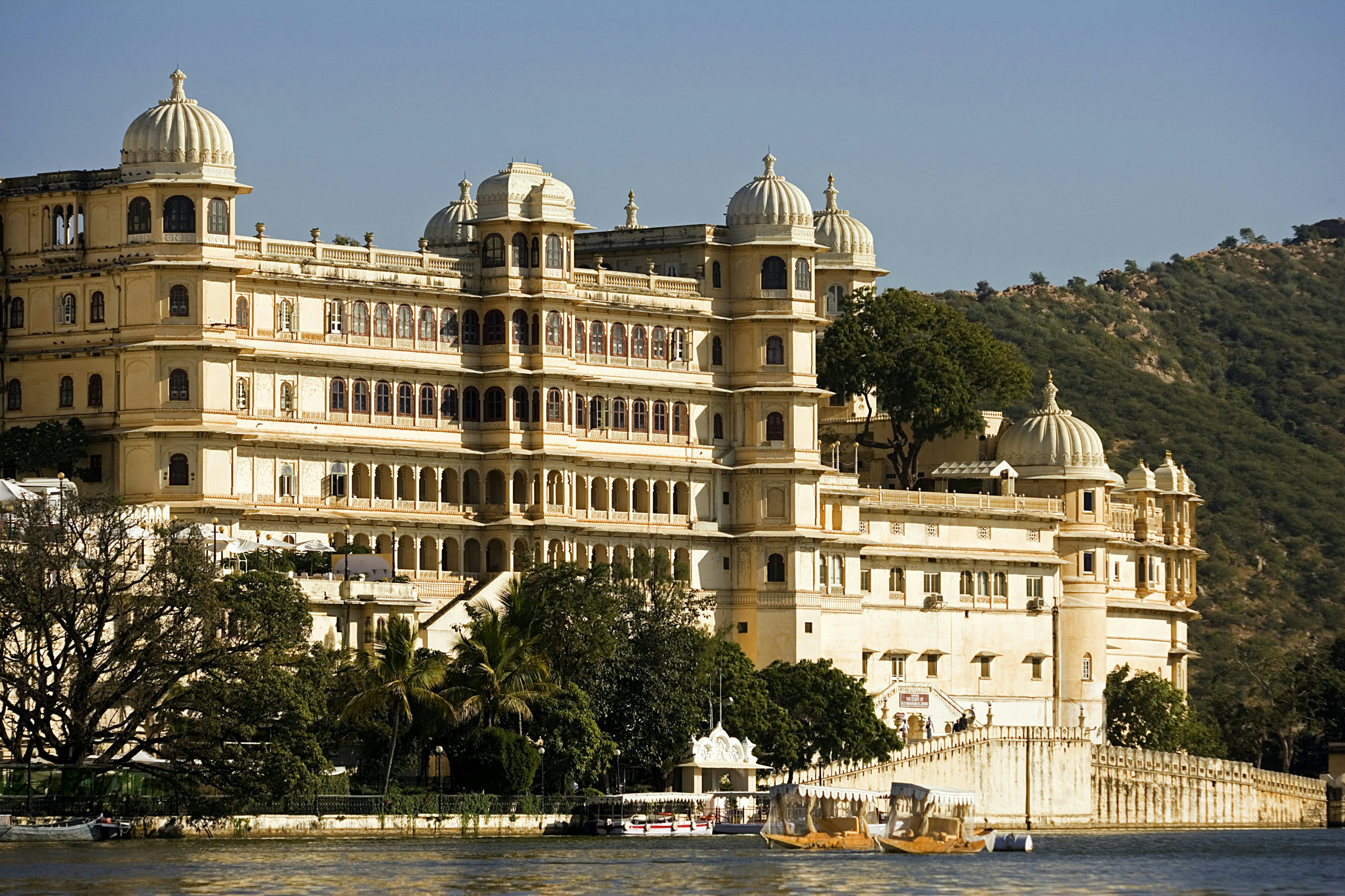 City Palace viewed from Lake Pichola, Udaipur, Rajasthan, India
