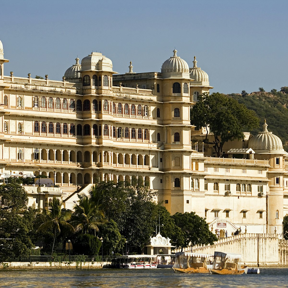 City Palace viewed from Lake Pichola, Udaipur, Rajasthan, India