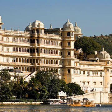 City Palace viewed from Lake Pichola, Udaipur, Rajasthan, India
