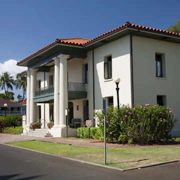 Hawaii, Maui, Lahaina, Courthouse and gallery.