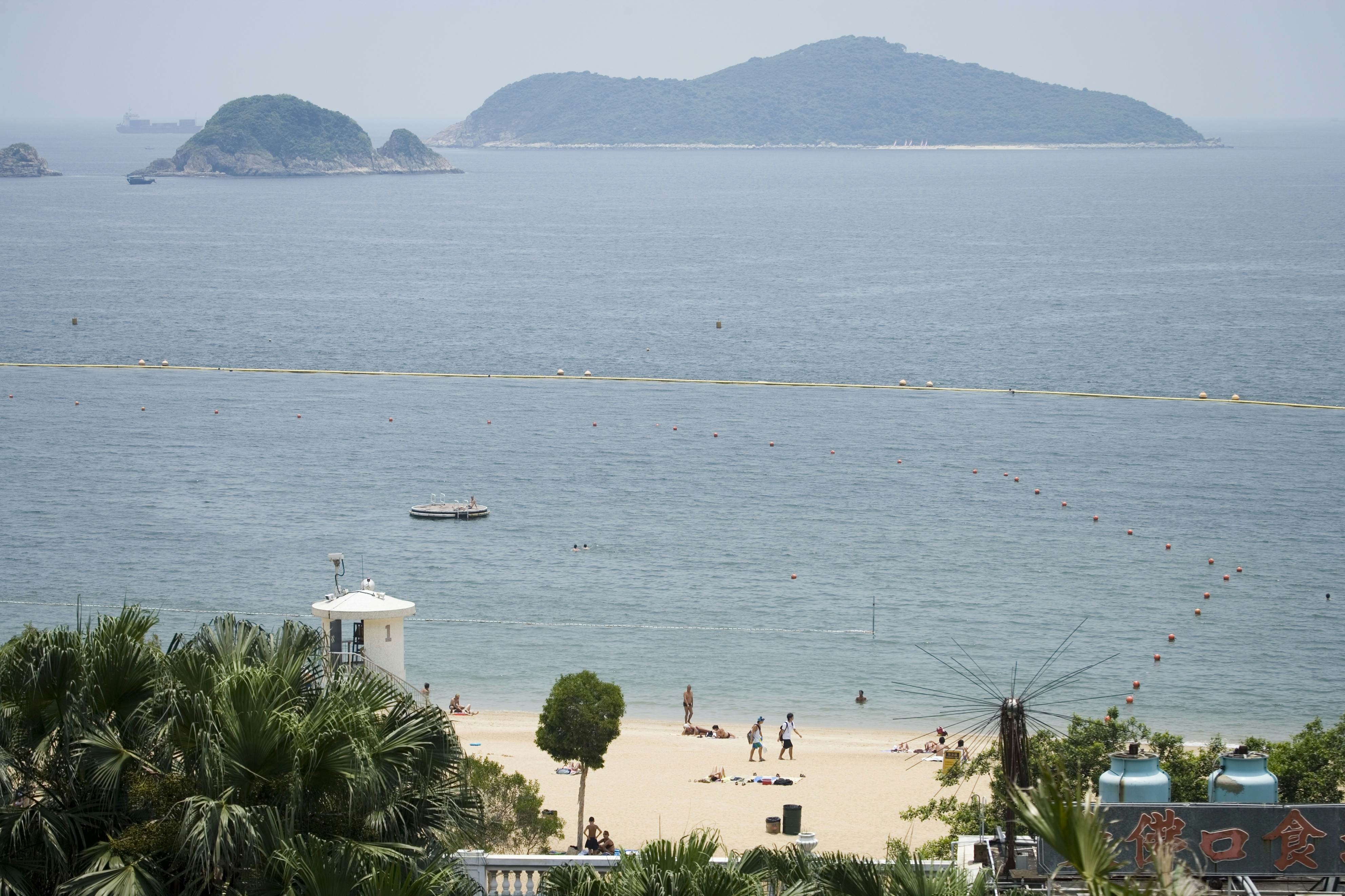 Beach at Repulse Bay.
