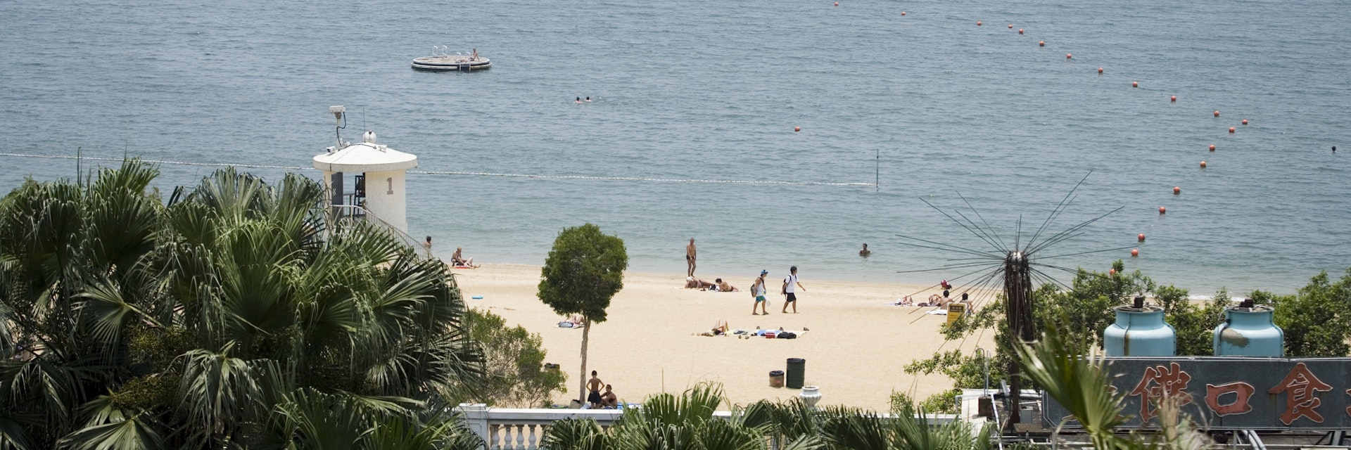 Beach at Repulse Bay.