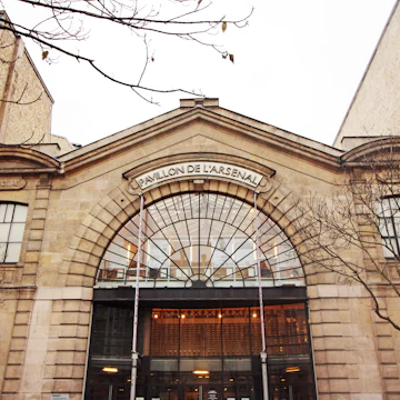 Pavillon de l'Arsenal, exterior