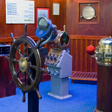 Ship bridge replica in the Naval and Maritime Museum.