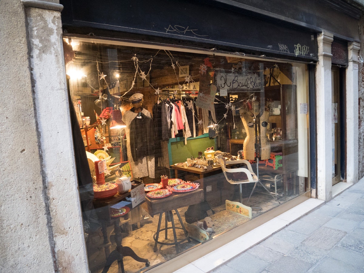 The Il Baule Blu shop lies on the edge of Campo San Toma'