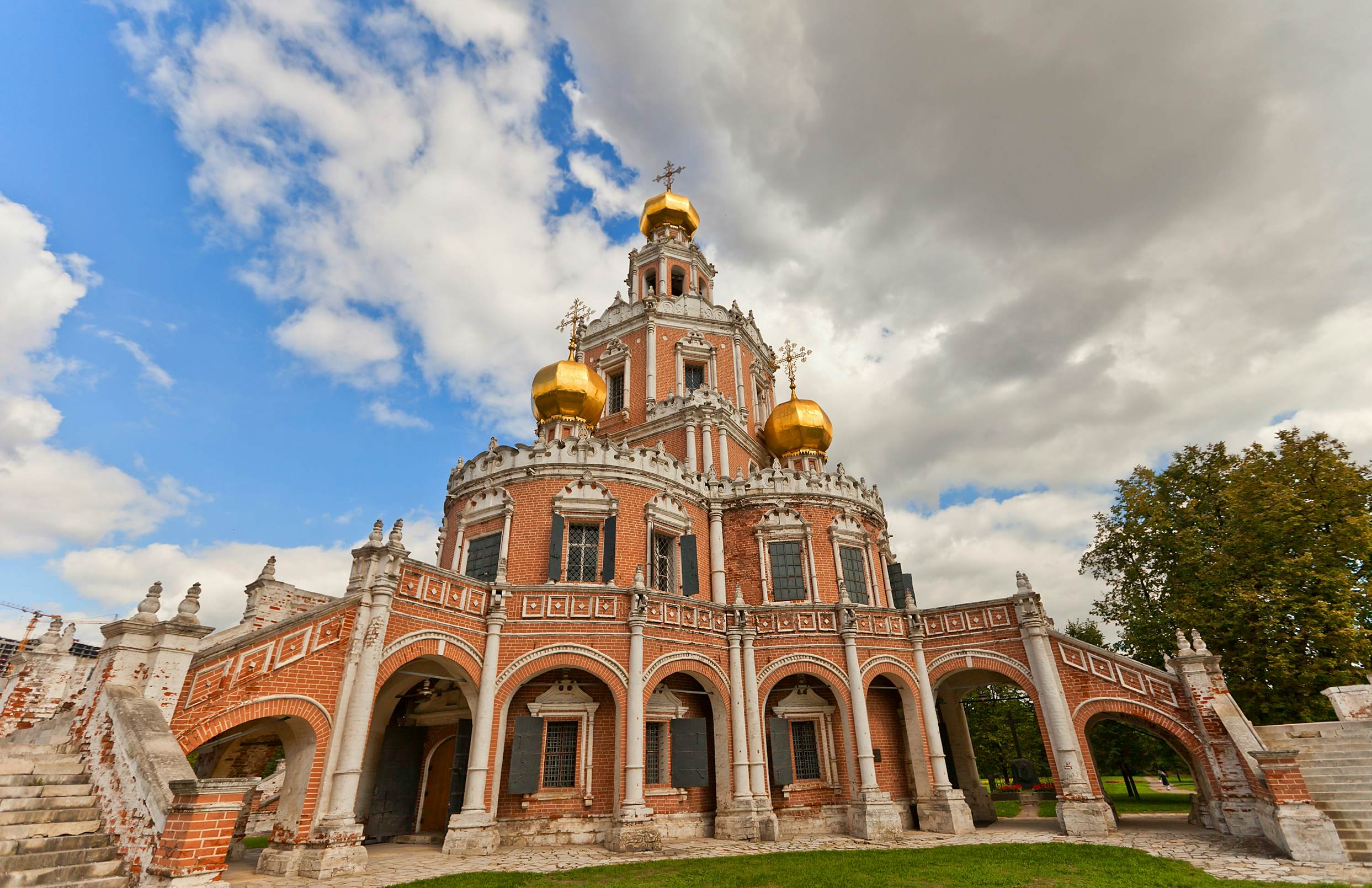 Church of the Intercession at Fili (circa 1694) in Moscow, Russia. Naryshkin baroque church commissioned by the boyar Lev Naryshkin in his suburban estate Fili; Shutterstock ID 215970202; Your name (First / Last): Josh Vogel; Project no. or GL code: 56530; Network activity no. or Cost Centre: Online-Design; Product or Project: 65050/7529/Josh Vogel/LP.com Destination Galleries